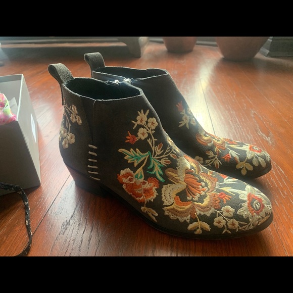 Johnny Was Shoes - HP 🎉🌈 Johnny Was Sammi Embroidered Ankle Boot
